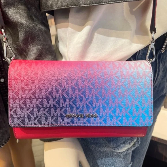 MICHAEL KORS Jet Set Large Ombré Signature Logo Crossbody Bag
Dark Raspberry - Picture 3 of 16